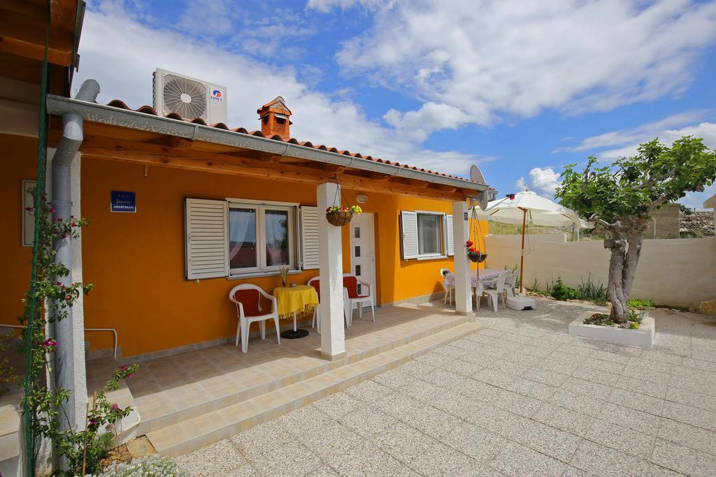 Apartment Marta Ražanac Екстериор снимка