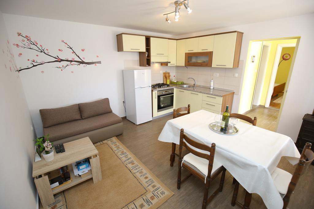 Apartment Marta Ražanac Екстериор снимка