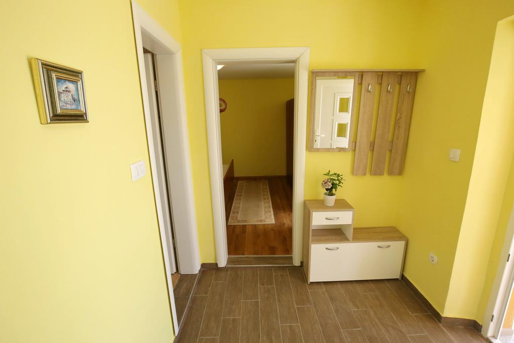 Apartment Marta Ražanac Екстериор снимка