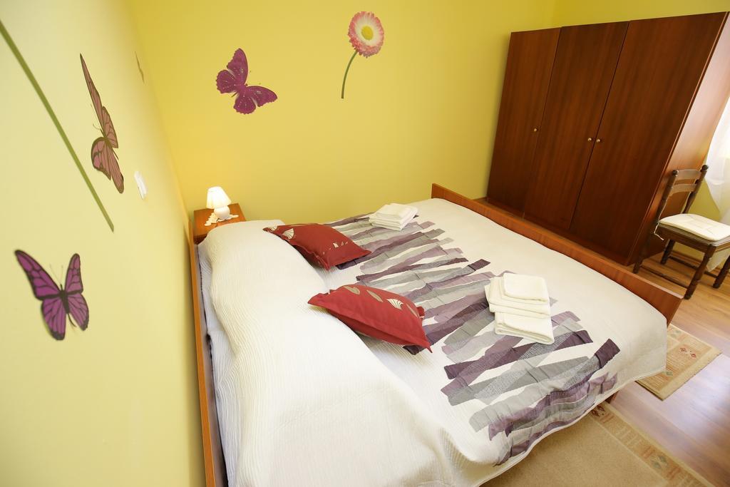Apartment Marta Ražanac Екстериор снимка