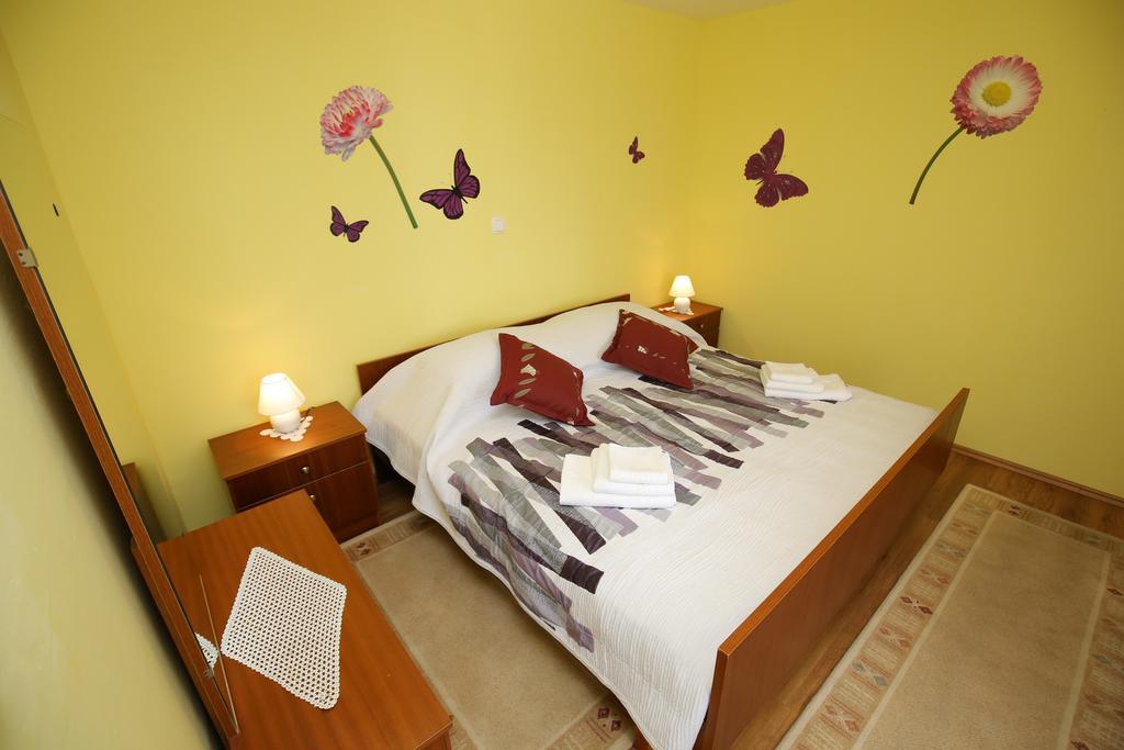 Apartment Marta Ražanac Екстериор снимка