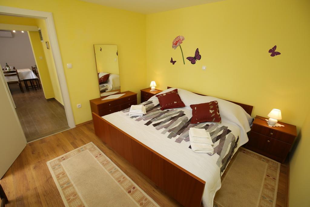 Apartment Marta Ražanac Екстериор снимка