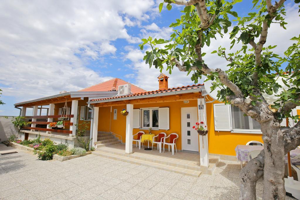 Apartment Marta Ražanac Екстериор снимка