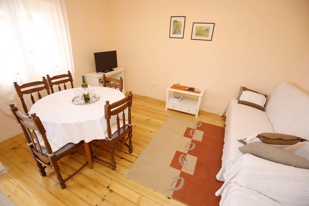 Apartment Marta Ražanac Екстериор снимка