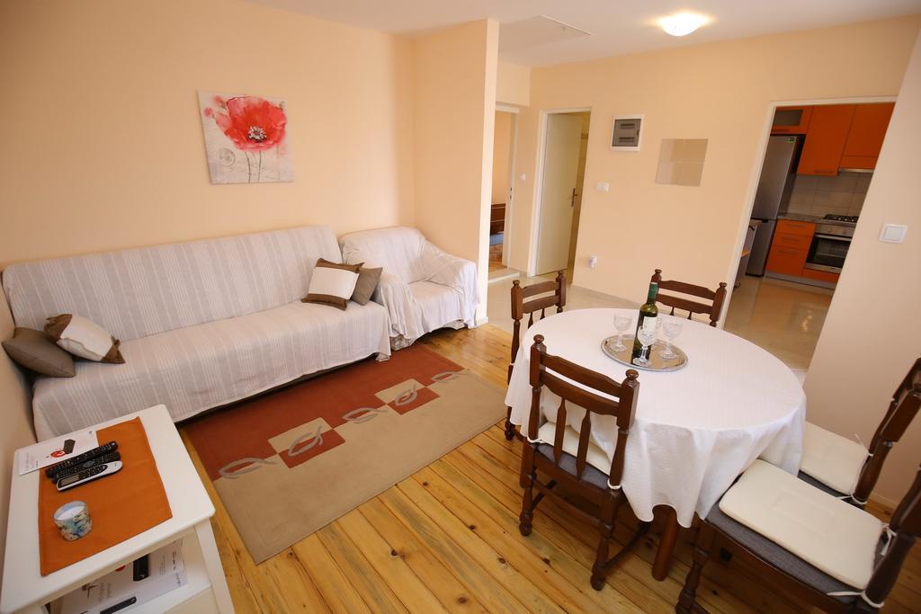 Apartment Marta Ražanac Екстериор снимка